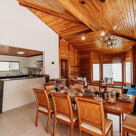 Casadecastelhanos, Quadra Do Mar De Castelhanos, 4 Suites Com Ar, Churrasqueira, Piscina, Hidromassagem, Cozinha Integrada Gourmet Ideal Para Familia E Amigos Anchieta  Exterior photo