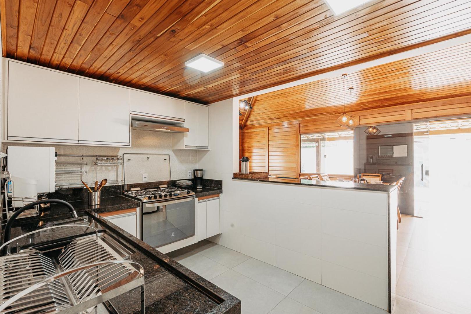 Casadecastelhanos, Quadra Do Mar De Castelhanos, 4 Suites Com Ar, Churrasqueira, Piscina, Hidromassagem, Cozinha Integrada Gourmet Ideal Para Familia E Amigos Anchieta  Exterior photo